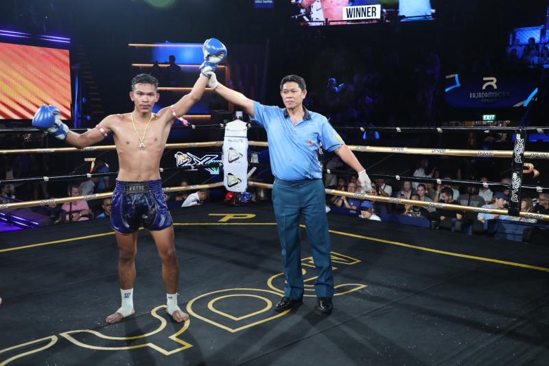 และคู่สุดท้าย คู่ที่ 8  พิกัด 127 ปอนด์ มังกรเหล็ก เปิ้ลนคร ...แพ้คะแนน... เพชรน้ำหนึ่ง ต.สุรัตน์