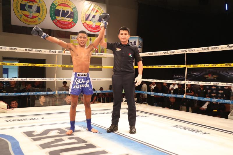 คู่แรก คู่ที่ 1 พิกัด 104 ปอนด์ มนต์พระกาฬ ศิษย์เพชรฉลูกัณฑ์ ...แพ้คะแนน... จงอางดำ สิงห์มาวิน