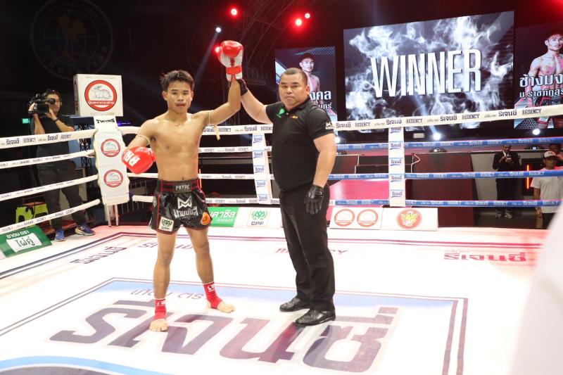 คู่ที่ 3 พิกัด 128ต่อ129 ปอนด์ ช้างมงคล ร.ร.สุรินทร์ราชมงคล ...ชนะน็อกยก 3... ยอดเสกสรร ม.ราชภัฎหมู่