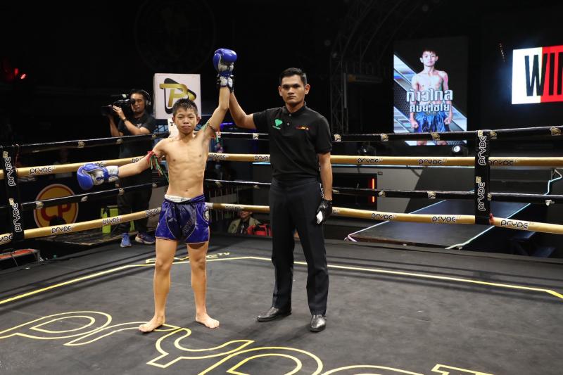 คู่ที่ 5 พิกัด 41.5 กก. เพชรอุดร ศ.พ่อบ่อทอง ...แพ้คะแนน... ก้าวไกล ศิษย์ไชโย