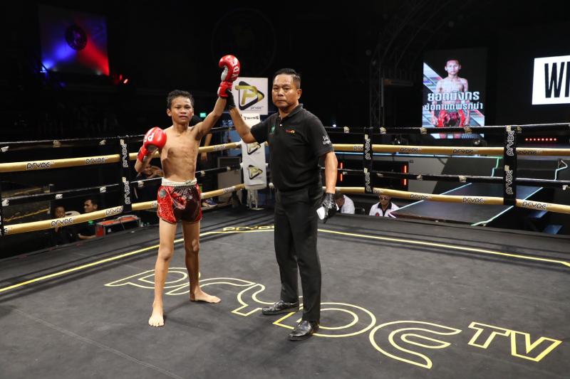 คู่ที่ 6 พิกัด 37.5 กก. ยอดมังกร ซ้อกานต์พรพิน่า ...ชนะคะแนน... ไฟฟ้า เอสพีซีมวยไทย