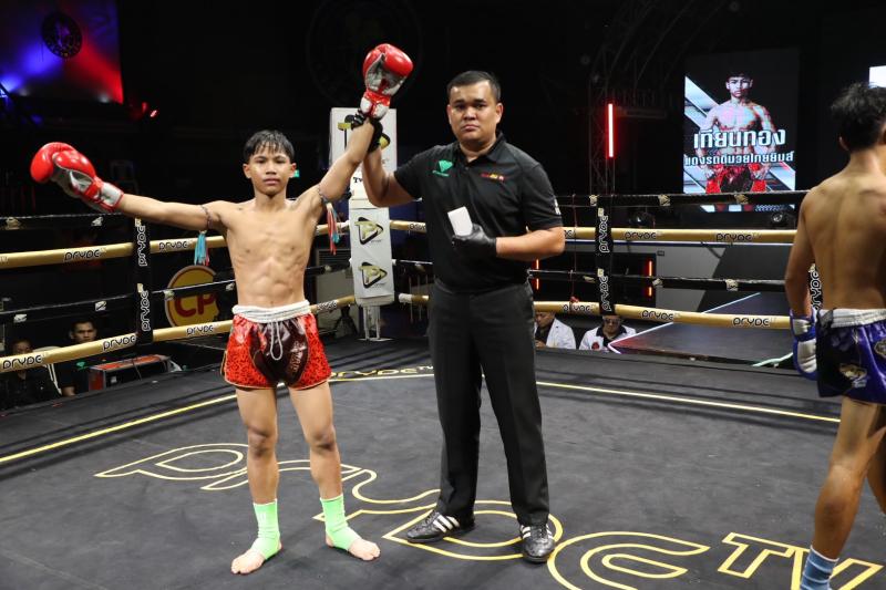 คู่ที่ 7 พิกัด 44 กก. เทียนทอง แดงรถดี ...ชนะคะแนน... เพชรซีพี อนันต์ธวัชมวยไทย