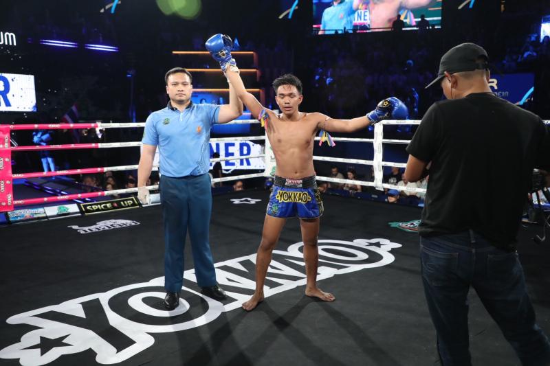 คู่ที่ 5 พิกัด 132 ปอนด์ เพชรโนนสังข์ เกียรติธงยศ ...แพ้คะแนน... เพชรนาวี พยัคฆ์กันธร