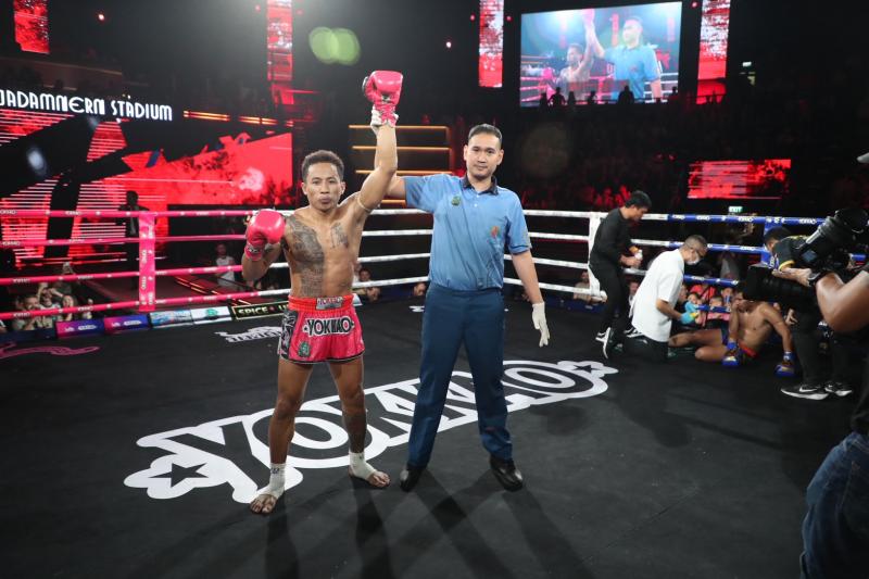 คู่ที่ 7 พิกัด 137 ปอนด์ กวนอู ส.ราชนิกูล ...ชนะน็อกยก 3... สิงห์เพชร เกียรติเพชรเดชะ