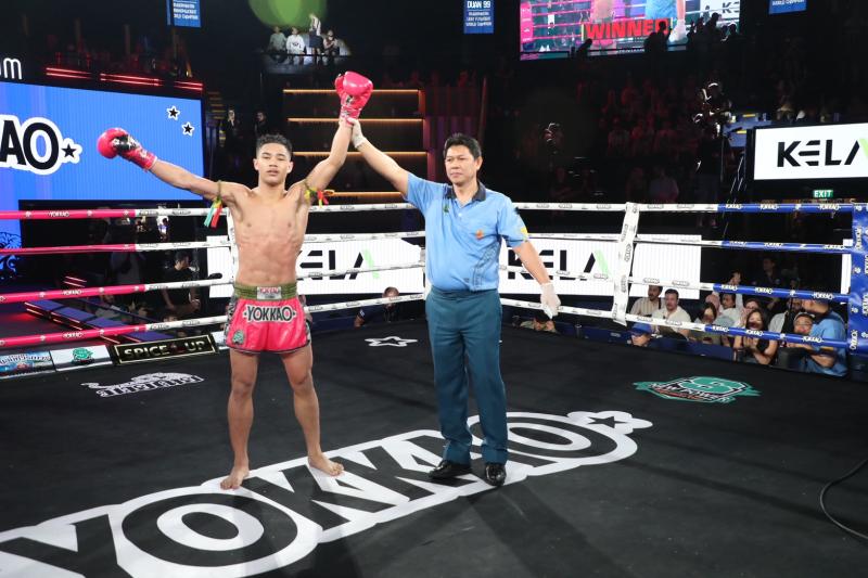 และคู่สุดท้าย คู่ที่ 9  พิกัด 130 ปอนด์ ไฟแรง ช.ห้าพยัคฆ์ ...ชนะคะแนน... เพชรลำพูน หมวดดับลำปาง