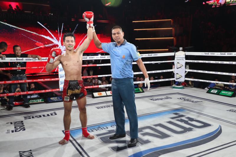 คู่ที่ 2 พิกัด 121 ปอนด์ เทียนหลวง เกียรติทอฝัน ...ชนะน็อกยก 4... ดาแบล้ เกียรติฉัตรชัย