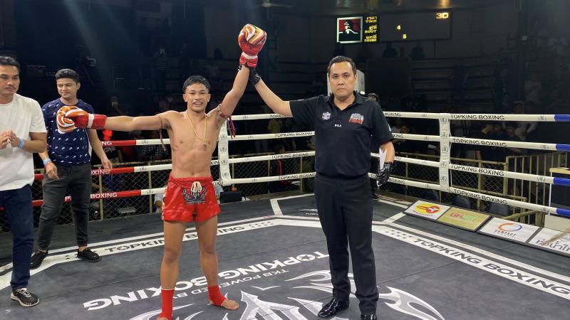 คู่ที่ 4 พิกัด 123 ปอนด์ เด่นสยาม เหลี่ยมธนวัฒน์ ...ชนะคะแนน... เทียนงาม วันของโอม.WKO