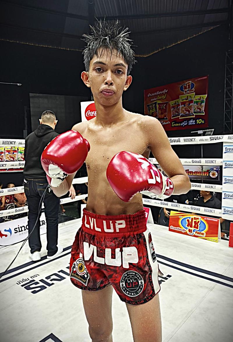 คู่ที่ 5 พิกัด 100 ปอนด์ แป๊ะยิ้ม ส.ซากีฟ ...ชนะคะแนน... เสือเก้า อ.โชคชัย