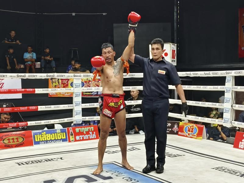 คู่ที่ 3 พิกัด 155 ปอนด์ ฟ้าสุระ แฟร์เท็กซ์ ...ชนะคะแนน... อามีร์เรซ่า ธันเดอร์มวยไทย