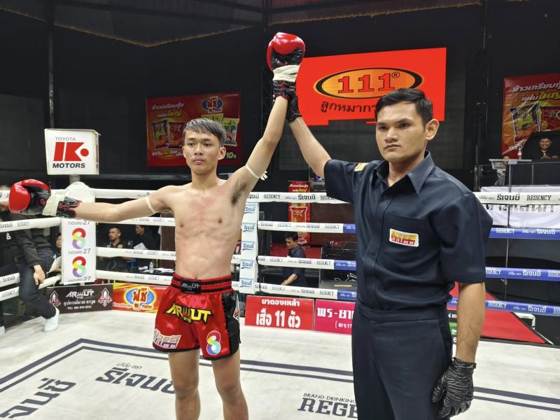 และคู่สุดท้าย คู่ที่ 7  พิกัด 117 ปอนด์ ยอดขุนพล สิงห์คลองสี่ ...ชนะน็อกยก 3... ไกรสุวิทย์ ซูจีบะหมี