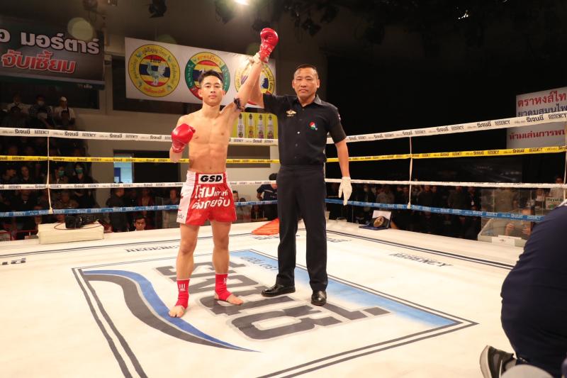 คู่ที่ 2 พิกัด 104.5ต่อ106.5 ปอนด์ มนต์พระราม ศิษย์เพชรฉลูกัณฑ์ ...ชนะน็อกยก 2... เพชรโชกุน นวพลฟาร์