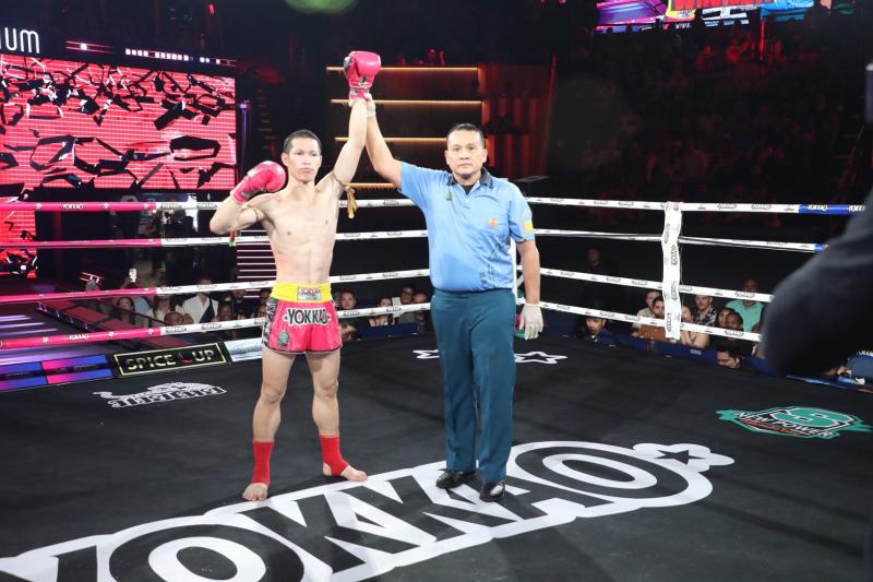 คู่ที่ 5 พิกัด 125 ปอนด์ สิบต่อ ศ.ศศิวัฒน์ ...ชนะน็อกยก 4... ลูฟี่ ตองพัทลุง