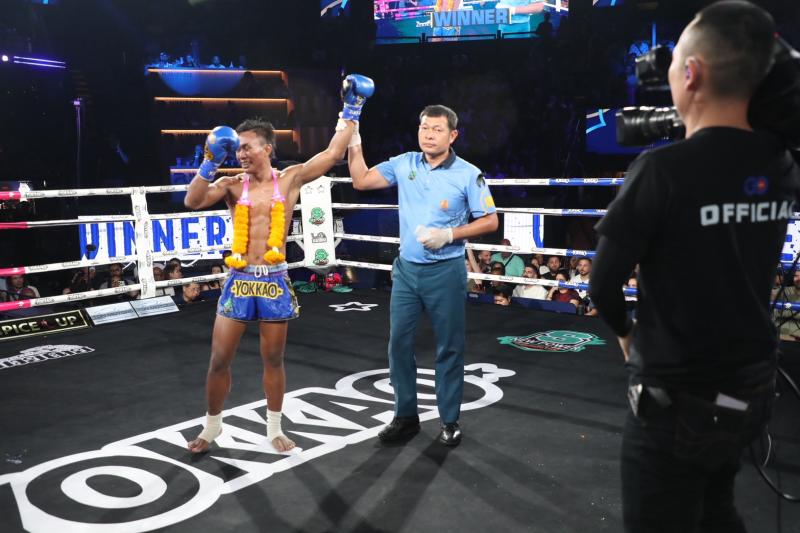 คู่ที่ 6 พิกัด 115 ปอนด์ รักทุกคน ส.การไฟฟ้า ...แพ้คะแนน... เพชรธันวา อีเกิ้ลมวยไทย