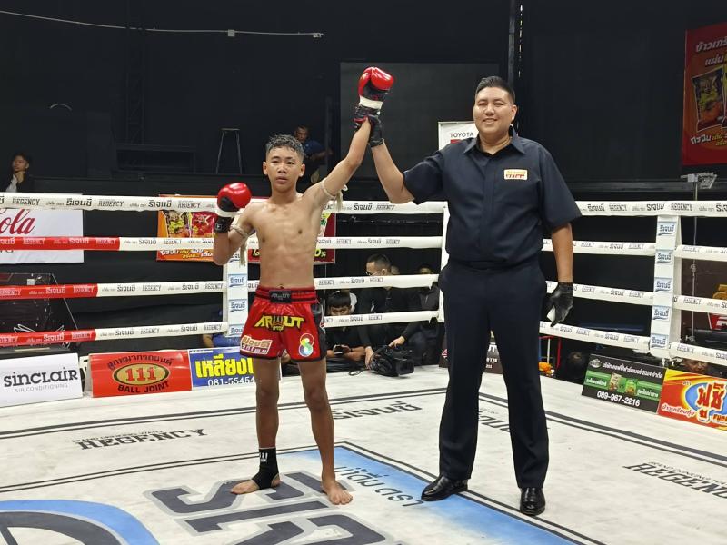 คู่แรก คู่ที่ 1 พิกัด 100 ปอนด์ งาทอง เพชรบ้านบึง ...ชนะคะแนน... กระโจมไฟ ศิษย์นมล