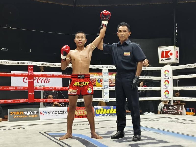 คู่ที่ 2 พิกัด 100 ปอนด์ แรมโบ้ JF.พุ่มพันธ์ม่วง ...ชนะน็อกยก 1... เพชรเอก ศิษย์นมล