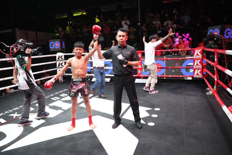 คู่แรก คู่ที่ 1 พิกัด 37 กก. เฟอร์รารี่ สจ.เปี๊ยกเขาน้อย ...ชนะคะแนน... ไฟมังกร ช.ห้าพยัคฆ์