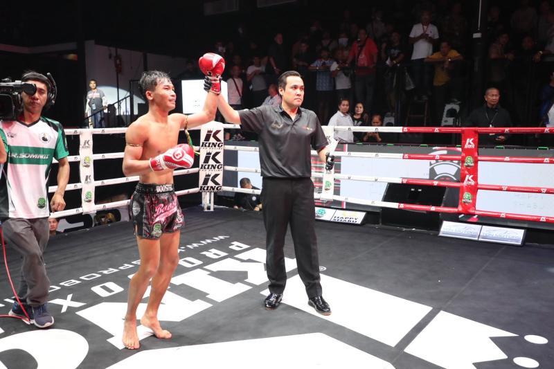 และคู่สุดท้าย คู่ที่ 9  พิกัด 113 ปอนด์ หัตถ์เทพ ศ.ศศิวัฒน์ ...ชนะคะแนน... หยกเพชร ฉ.อจลบุญ