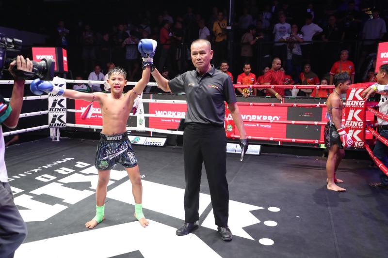 คู่ที่ 8 พิกัด 35.5 กก. เพชรบ่วงแก้ว แบงค์ทองคำใต้เพชรบุรี ...แพ้คะแนน... เพชรกาฟิวส์ หีมทางด่วน