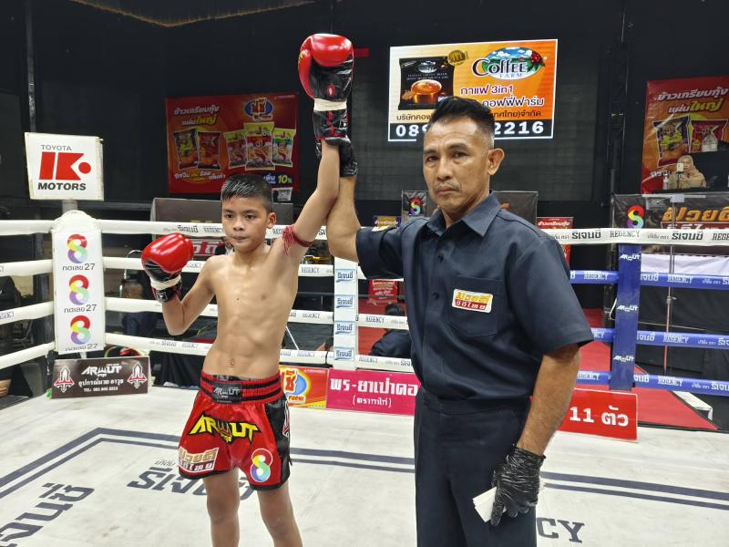 คู่ที่ 3 พิกัด 36.5ต่อ37 กก. มะกะโท อ.อู๊ดอุดร ...ชนะคะแนน... พยัคฆ์ พยัคฆ์ลำพอง