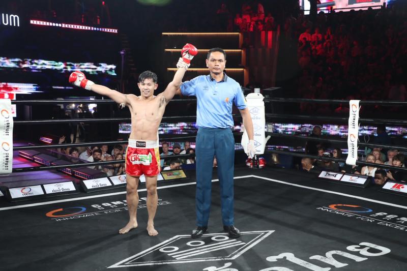 คู่ที่ 3 พิกัด 115 ปอนด์ เพชรแสนชัย จิตรเมืองนนท์ ...ชนะคะแนน... ก้องสุรินทร์ สจ.เล็กเมืองนนท์