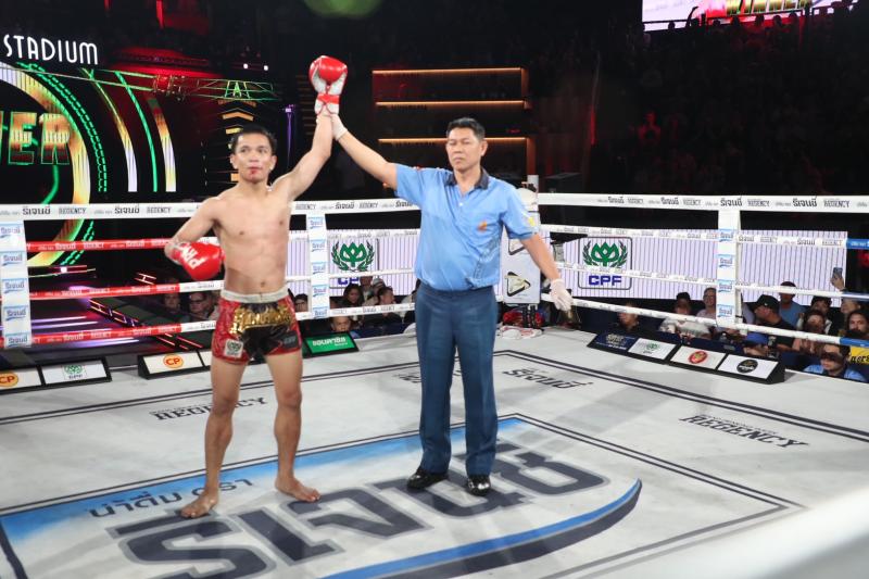 คู่ที่ 4  พิกัด 122ต่อ123 ปอนด์ แคนชัย พันธุ์ดักษ์รัตนบุรี ...ชนะคะแนน... สั่งรบ แดงพนมดงรัก