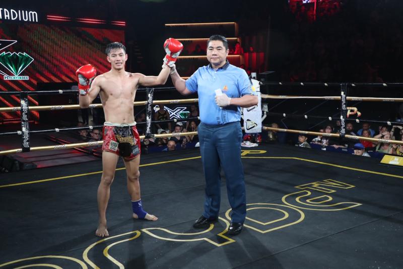 คู่ที่ 5 พิกัด 135 ปอนด์ พรานพยัคฆ์ พยัคฆ์ภูหลวง ...ชนะคะแนน... เพชรดารา สานฝันกีฬานาทวี