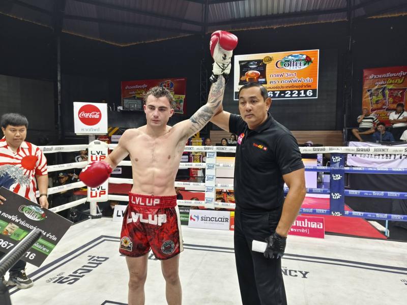 คู่ที่ 6 พิกัด 150 ปอนด์ เกเก้ ปอร์คู ...ชนะคะแนน... มูฮัมหมัด แฟมิลี่มวยไทย