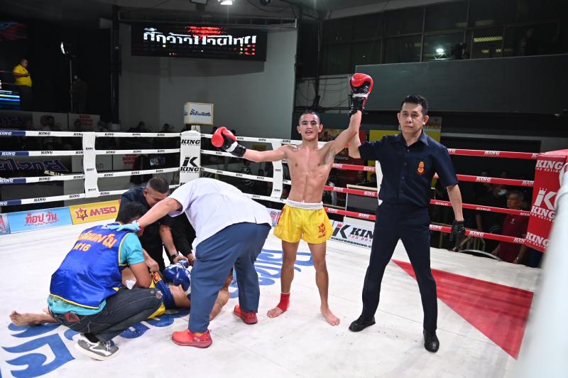 คู่แรก คู่ที่ 1 พิกัด 100 ปอนด์ ชาติก้องไกร อภิชาติมวยไทยยิม ...ชนะน็อกยก 4... ก้องพิภพ ธนพลรีสอร์ท