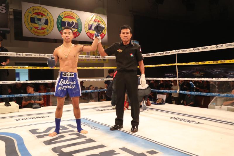 คู่ที่ 3 พิกัด 117 ปอนด์ เพลิง พรัญชัย ...แพ้น็อกยก 4... เพชร สวนหลวงรถยก