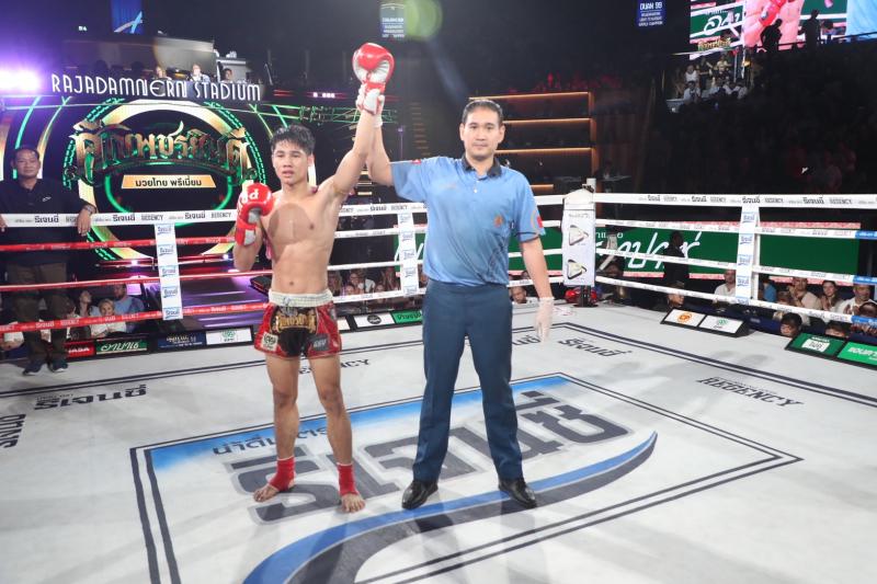 คู่ที่ 3 พิกัด 112 ปอนด์ พลายทองคำ ศิษย์ไทยแลนด์ ...ชนะคะแนน... เพชรพอใจ บาสทุ่งเขาหลวง