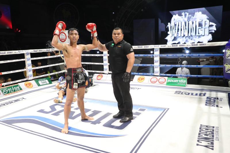 คู่ที่ 4  พิกัด 125 ปอนด์ หยกมรกต ว.สังข์ประไพ ...ชนะน็อกยก 4... เชน เพชรนาคา