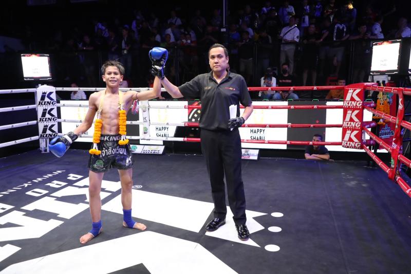 คู่ที่ 8 พิกัด 40 กก. ซันโต๊ส ส.กิจรุ่งโรจน์ ...แพ้คะแนน... เด่นขวัญหน้า TKP ยิมส์ คู่ที่ 8 พิกัด 40 กก. ซันโต๊ส ส.กิจรุ่งโรจน์ ...แพ้คะแนน... เด่นขวัญหน้า TKP ยิมส์