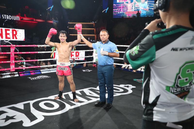 คู่ที่ 4  พิกัด 139 ปอนด์ ชาติมังกร ช.ห้าพยัคฆ์ ...ชนะคะแนน... เด่นพยัคฆ์ ส.สมหมาย