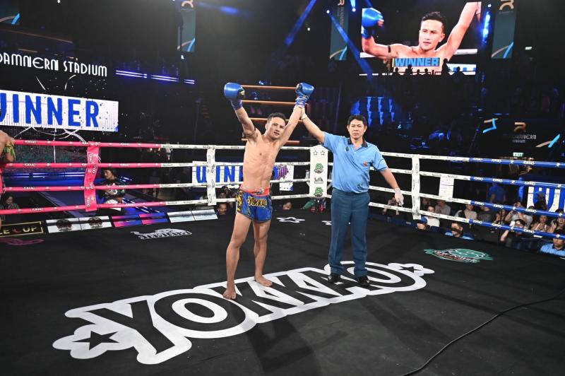 คู่ที่ 8 พิกัด 131 ปอนด์ สตางค์ทอง ช.ห้าพยัคฆ์ ...แพ้คะแนน... คิวทอง TKD.มวยไทย