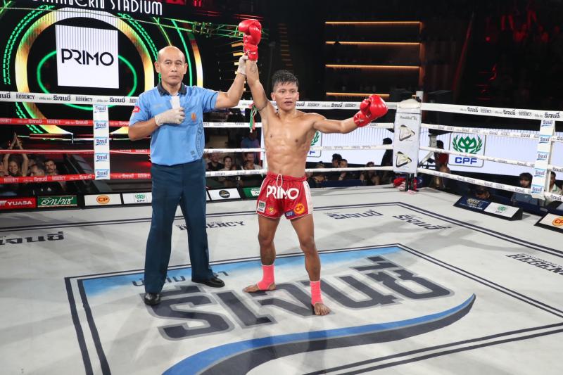 คู่แรก คู่ที่ 1 พิกัด 103 ปอนด์ ท้าชนเล็ก เกียรติฉัตรชัย ...ชนะคะแนน... เหนือพยัคฆ์ พุฒิประชาชื่น