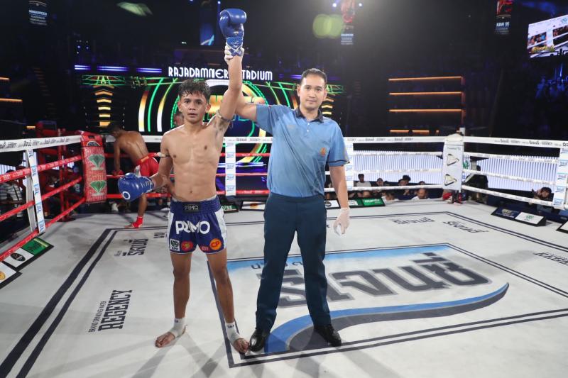 คู่ที่ 2 พิกัด 112 ปอนด์ มรกตเขียว ส.เรืองสวัสดิ์ ...แพ้คะแนน... นิวปกรณ์ เปิ้ลนคร