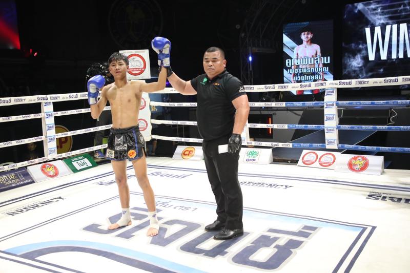 คู่ที่ 3 พิกัด 103 ปอนด์ กรังด์ปรีซ์น้อย ศิษย์อ๊อดพิบูล ...แพ้คะแนน... คุณพันล้าน เพชรพรหมคุณมวยไทย