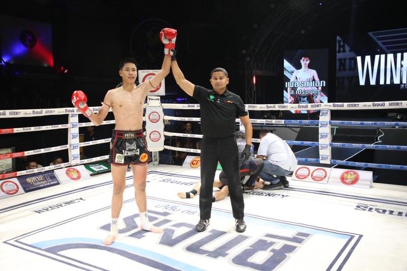 คู่ที่ 4  พิกัด 129 ปอนด์ เพชรน้ำเอก ส.เปรมบุตร ...ชนะน็อกยก 2... รุ่งนิรันดร์ อ.วังหิน