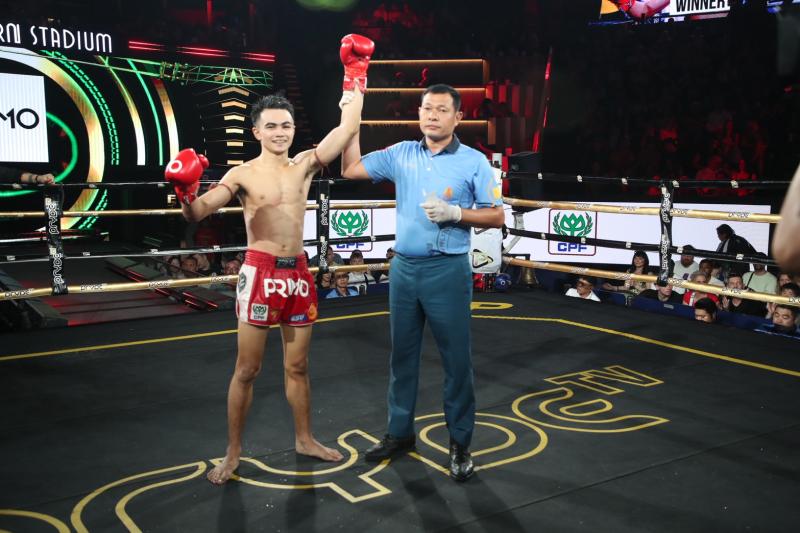 คู่ที่ 5 พิกัด 107 ปอนด์ สิงห์สุราษฏร์ อ.อู๊ดอุดร ...ชนะคะแนน... ทัพไทย ส.เปรมบุตร