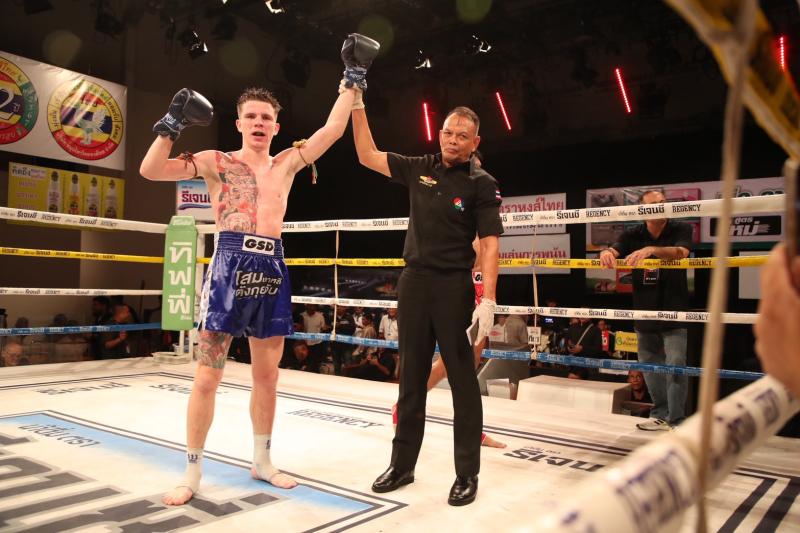 คู่ที่ 4 พิกัด 147 ปอนด์ เพชรสามารถ เพชรเกียรติเพชร ...แพ้คะแนน... โจเซฟ จิตรเมืองนนท์