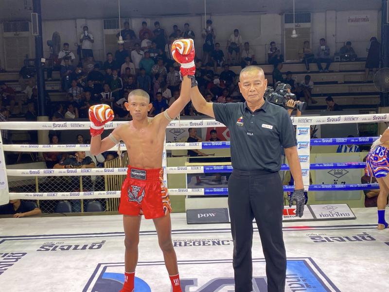 คู่ที่ 2 พิกัด 102 ปอนด์ เป็ปซี่ อ.อู๊ดอุดร ...ชนะน็อกยก 3... ราชสีห์ โกลิตะมวยไทย