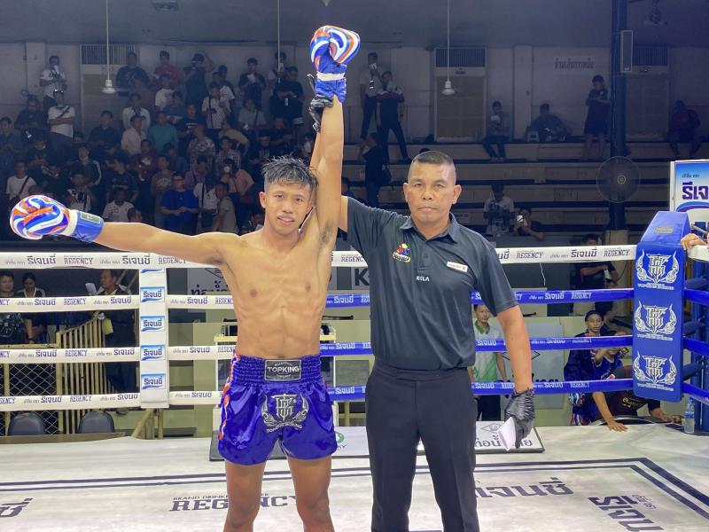 คู่ที่ 4 พิกัด 125 ปอนด์ ท็อปกัน พี.เค.แสนชัยมวยไทยยิม ...แพ้คะแนน... มหาดไทย ลานนาวอเตอร์ไซด์