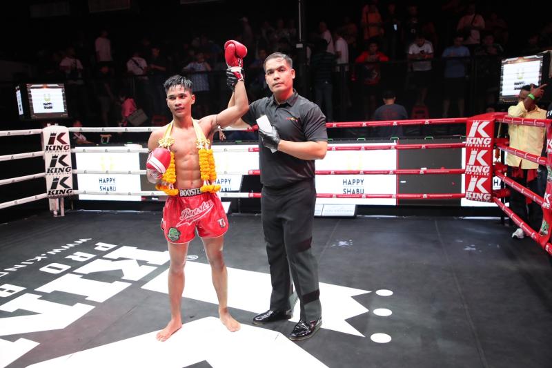 และคู่สุดท้าย คู่ที่ 9  พิกัด 113 ปอนด์ ปฏักทองคำ ซินบีมวยไทย ...ชนะคะแนน... ดีเซลเล็ก ส.ศรีทอง