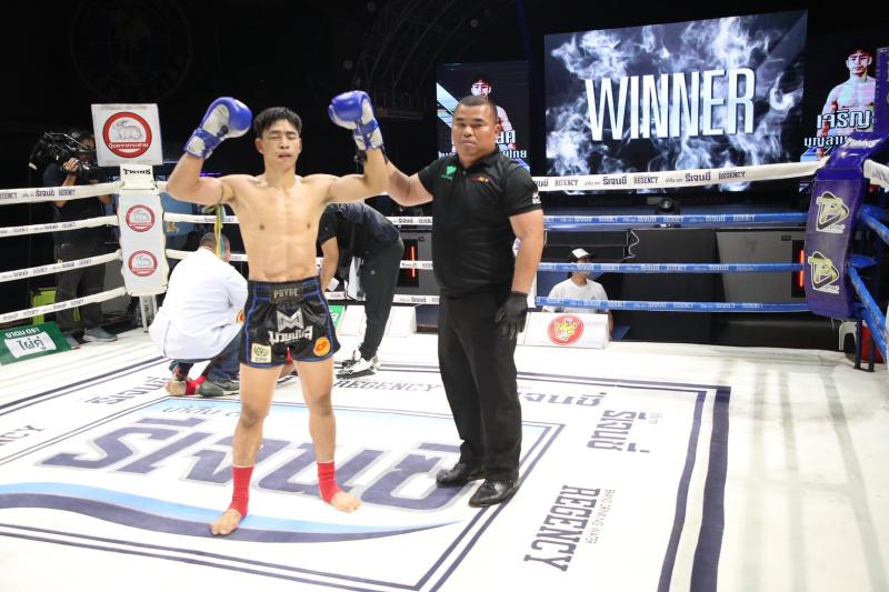 คู่ที่ 4  พิกัด 124 ปอนด์ หยกมรกต ว.สังข์ประไพ ...แพ้น็อกยก 2... เจริญยศ บุญลานนามวยไทย