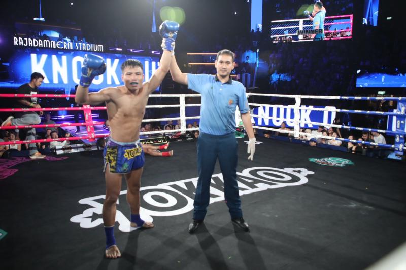 คู่ที่ 7 พิกัด 146 ปอนด์ เพชรสีนิล เอฟ.เอ.กรุ๊ป ...แพ้น็อกยก 2... คำภู บี.เอส.มวยไทยยิม