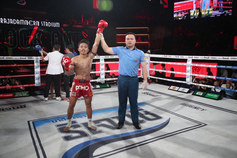 คู่แรก คู่ที่ 1 พิกัด 113 ปอนด์ อาวุธลับ ศูนย์กีฬากุดฉิม ...ชนะน็อกยก 4... เด่นชัย ส.สุจิมาวิทย์