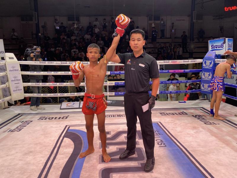 คู่แรก คู่ที่ 1 พิกัด 100 ปอนด์ มหัศจรรย์ พุ่มพันธุ์ม่วง ...ชนะคะแนน... กุมารเพชร ส.รุ่งศักดิ์