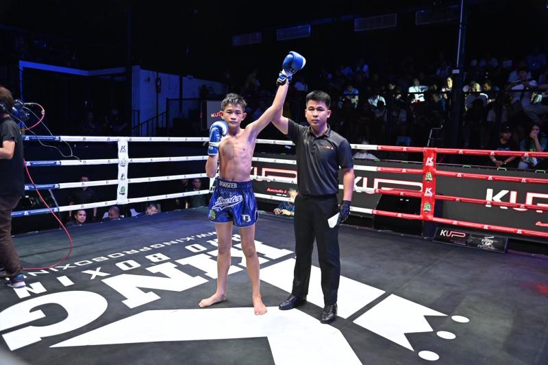 คู่แรก คู่ที่ 1 พิกัด 102ต่อ103 ปอนด์ เรียวไผ่ ศิษย์ขุนทัพ ...แพ้คะแนน... เหลี่ยมเพชร ศิษย์ป๋าก้อง