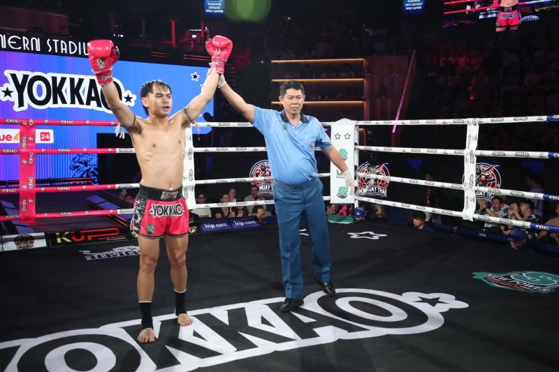 คู่ที่ 3 พิกัด 131 ปอนด์ กานต์ชัย จิตรเมืองนนท์ ...ชนะน็อกยก 2... เพชรเมืองเดช ศิษย์จ่าติ๊ก