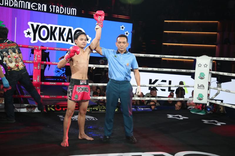 คู่ที่ 6 พิกัด 121 ปอนด์ บันลังค์เงิน อ.ยุทธชัย ...ชนะคะแนน... โรบินฮู้ด ไรซิ่งมวยไทย